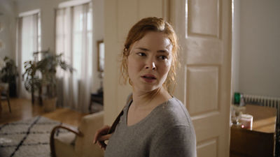 Image d'une femme qui semble inquiète