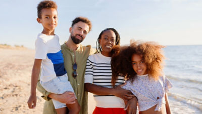 Photo d'une famille à la plage