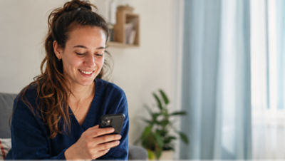 femme avec smartphone